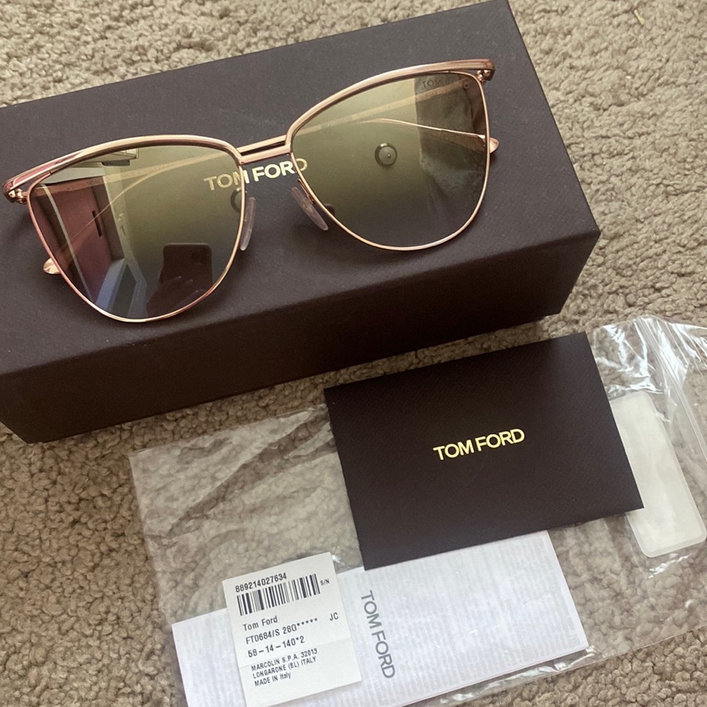 Tom Ford Rose Gold Sunglasses FT0684 / S